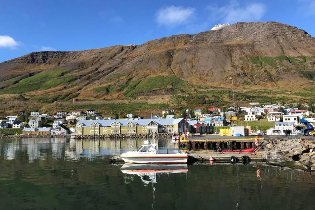 House With A Warm Soul In North Iceland Siglufjordur Extérieur photo
